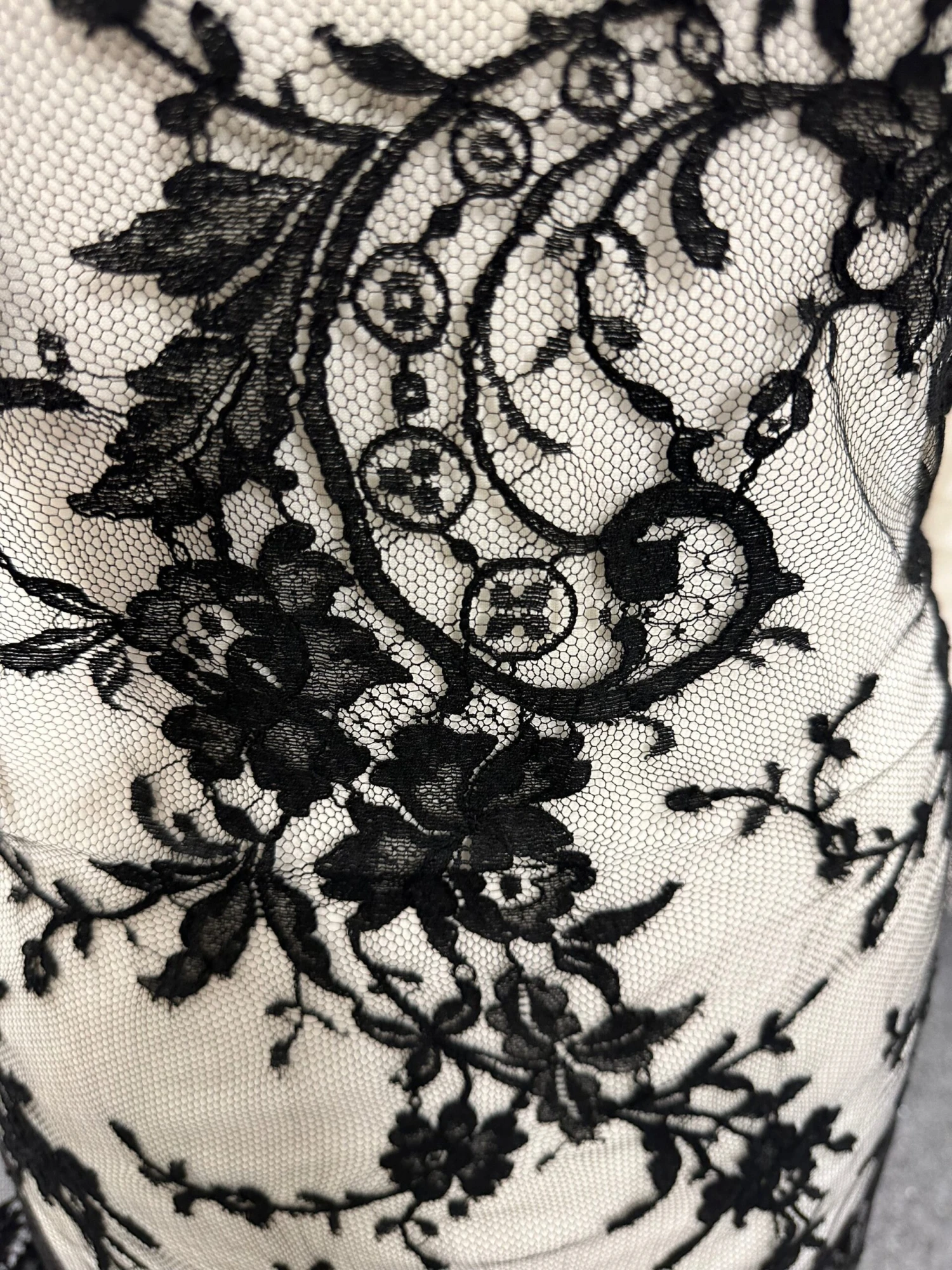 Black Chantilly Lace - Nefertari 7 Black Chantilly Lace - Nefertari - Image 7