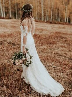 White Chantilly Lace - Kate -Bridal Fabric Shop AdivineweddingdressthatusesKateChantillylace