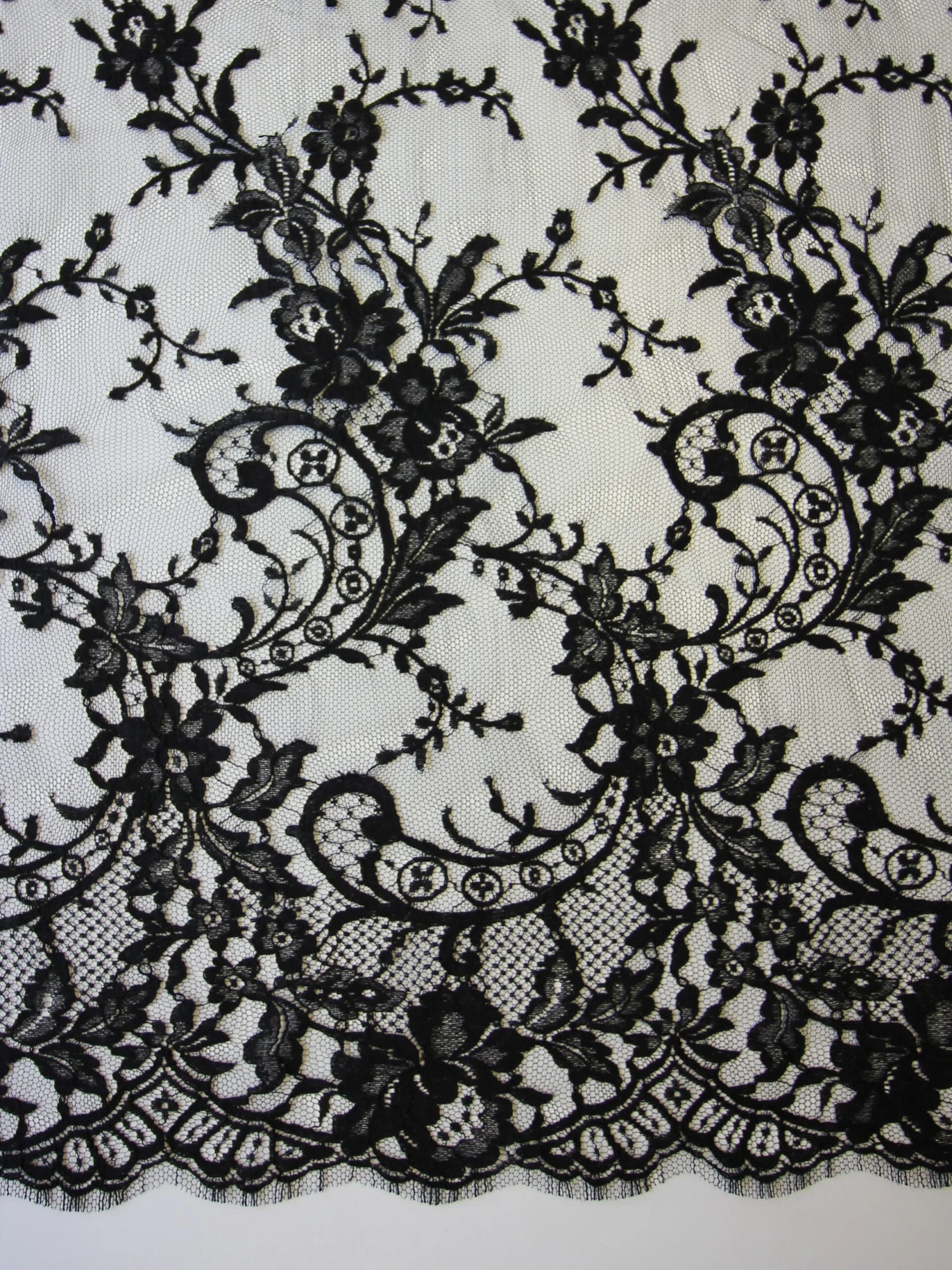 Black Chantilly Lace - Nefertari 3 Black Chantilly Lace - Nefertari - Image 3