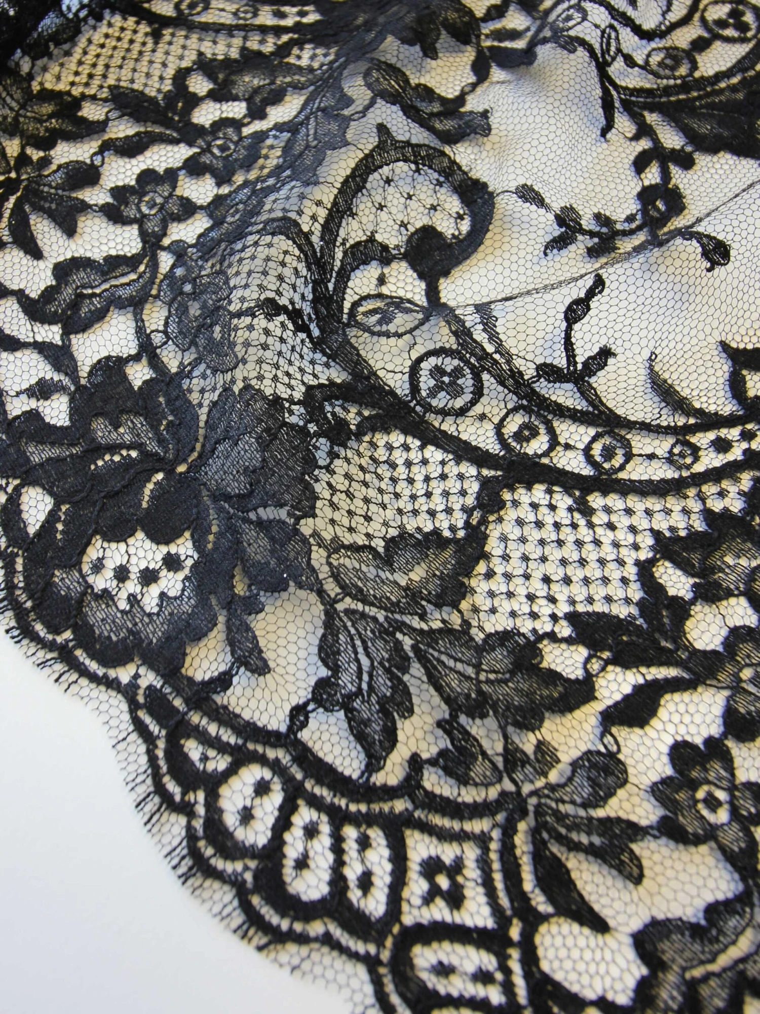 Black Chantilly Lace - Sabrina 5 Black Chantilly Lace - Sabrina - Image 5