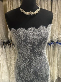 Ivory Chantilly Lace - Francesca -Bridal Fabric Shop IvoryChantillyLace Francesca