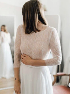 Ivory Chantilly Lace - Jocelyn -Bridal Fabric Shop PrudenceandJocelyn ff65c323 32e1 4f8c b7fa af4371c46623