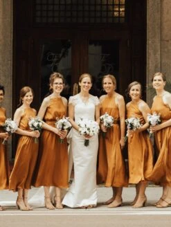 Ivory Chantilly Lace - Davina -Bridal Fabric Shop WeddingDressthatusesRoyalesatin. 41dd10d3 ca21 4275 ba6b f9fac1d334c3