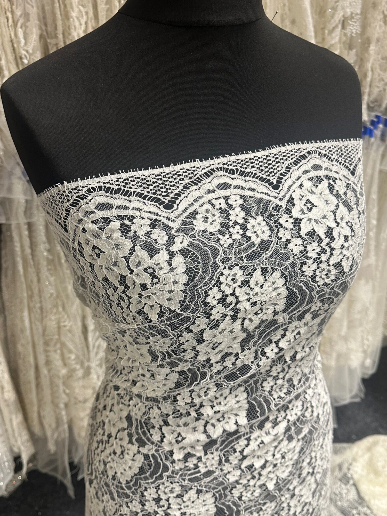 Ivory Chantilly Lace - Adrianna 8 Ivory Chantilly Lace - Adrianna - Image 8