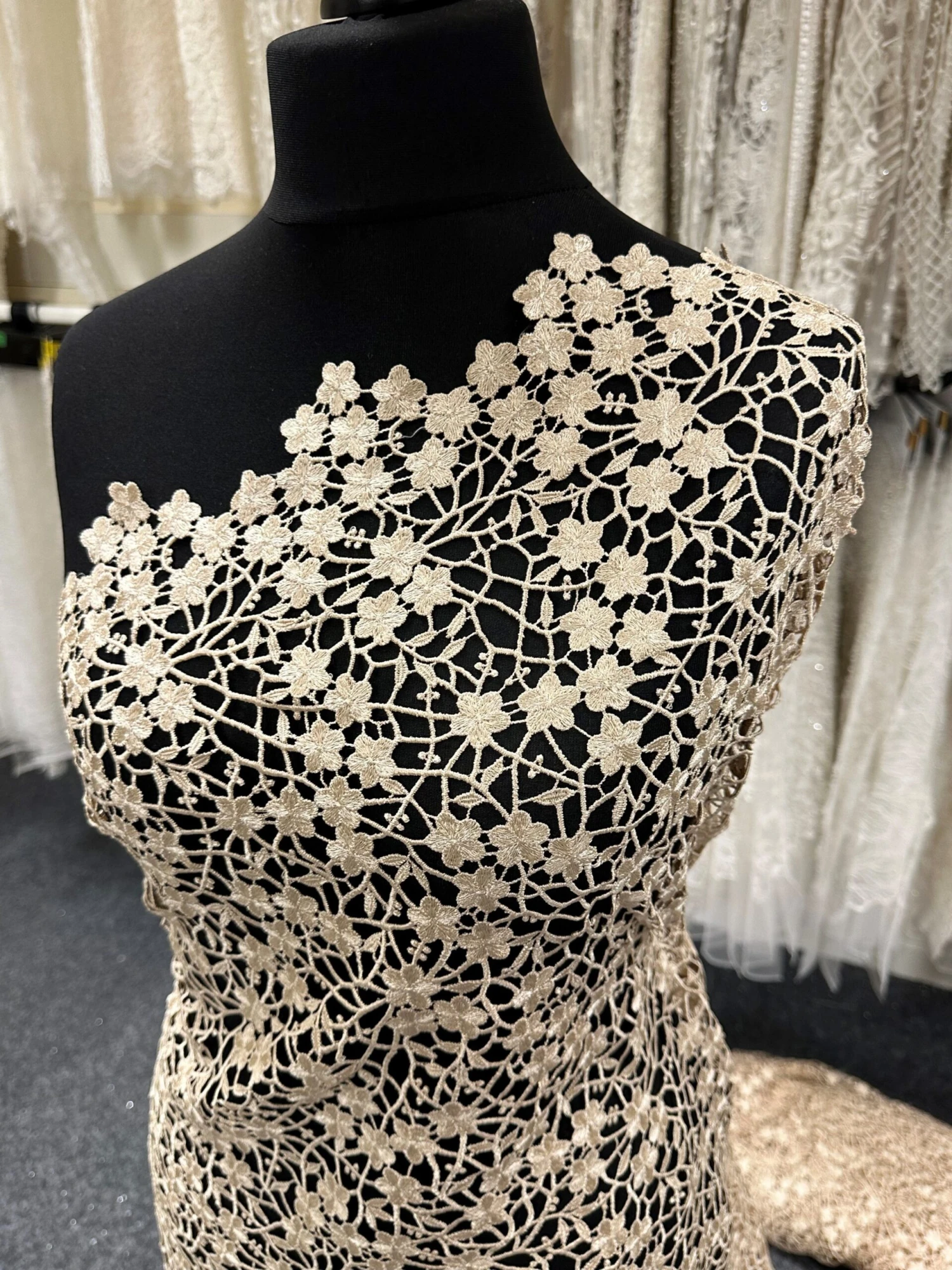 Champagne Guipure Lace - Ebba 7 Champagne Guipure Lace - Ebba - Image 7