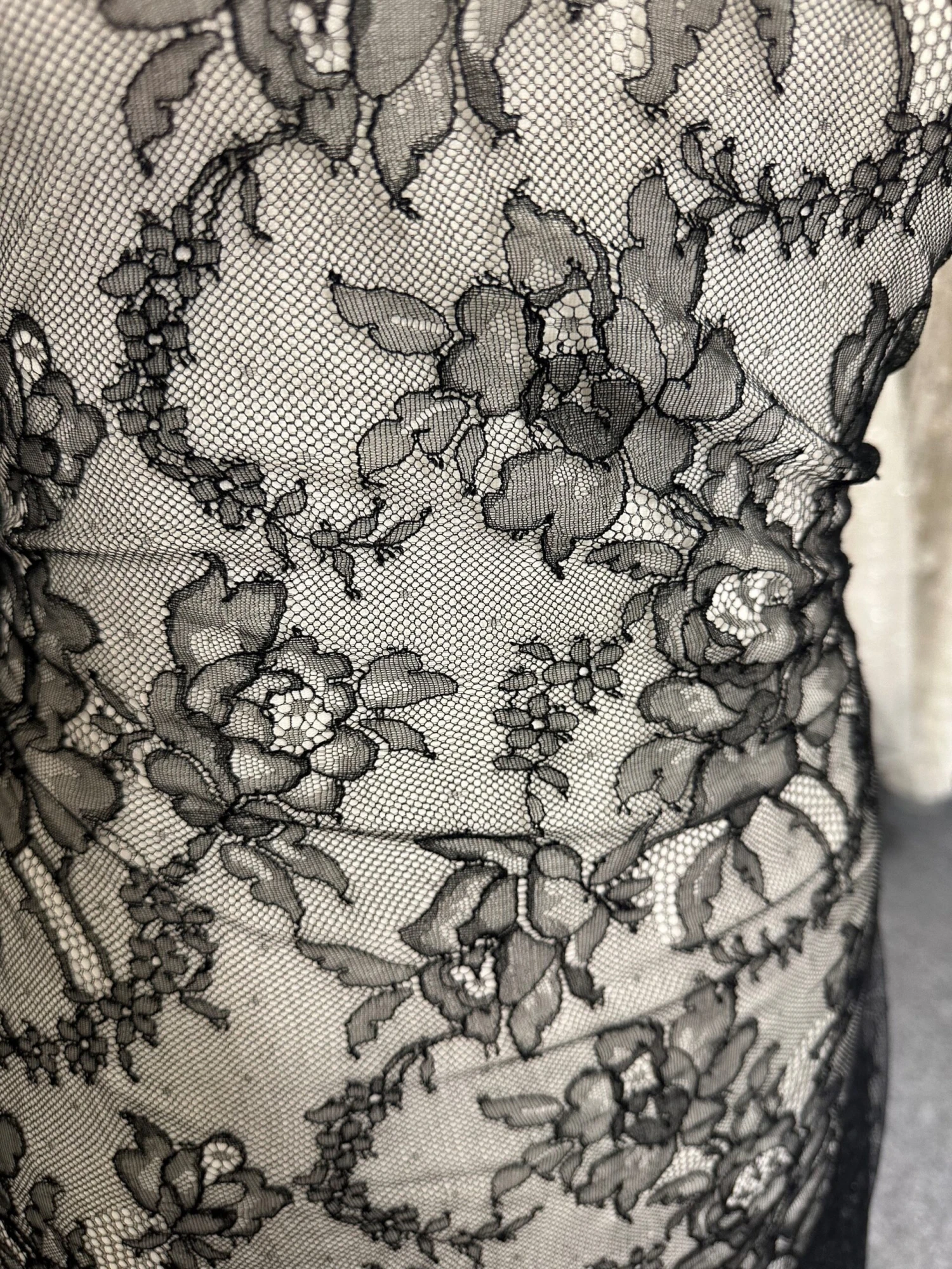 Black Chantilly Lace - Rolande 3 Black Chantilly Lace - Rolande - Image 3