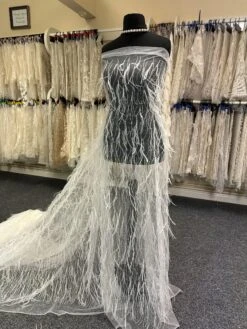 Ivory Feather Lace - Azzurra -Bridal Fabric Shop gfd 4acc1de7 c8f5 4a4a a21b eb9ed9ce6740